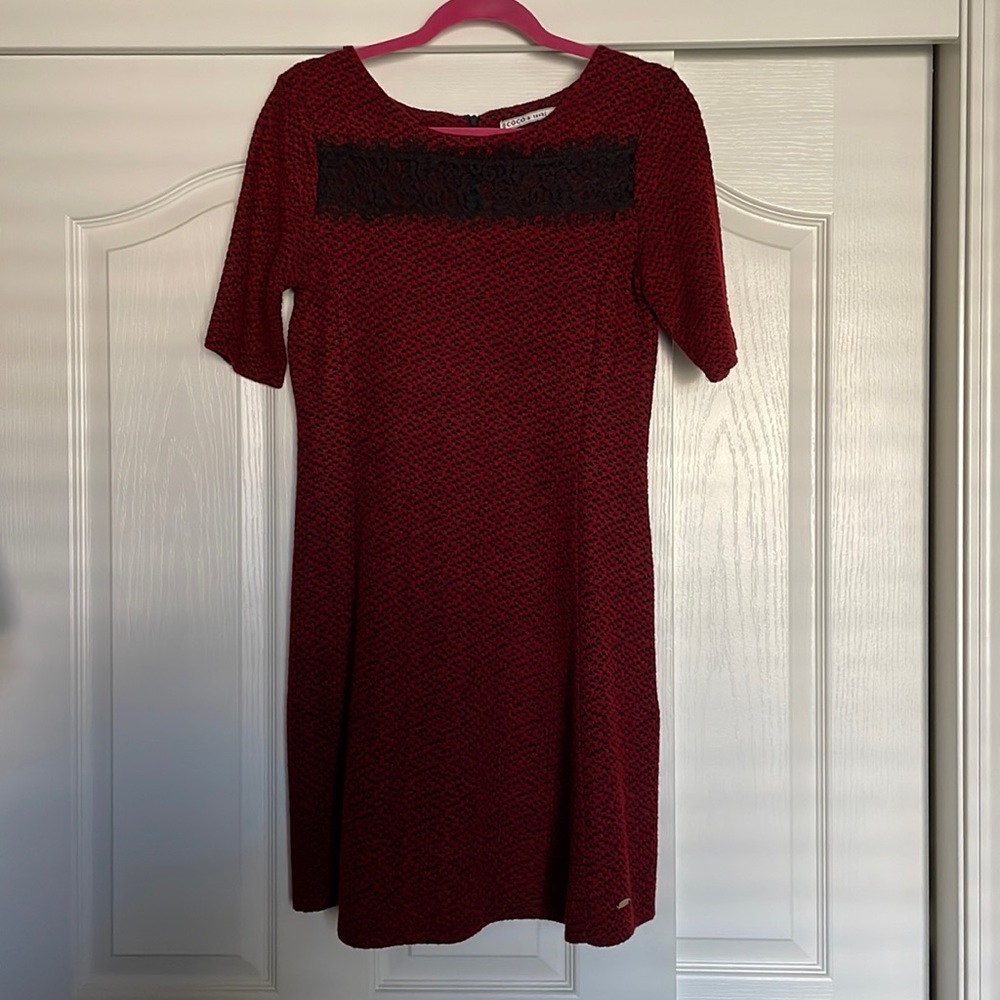 Red short sleeve dress